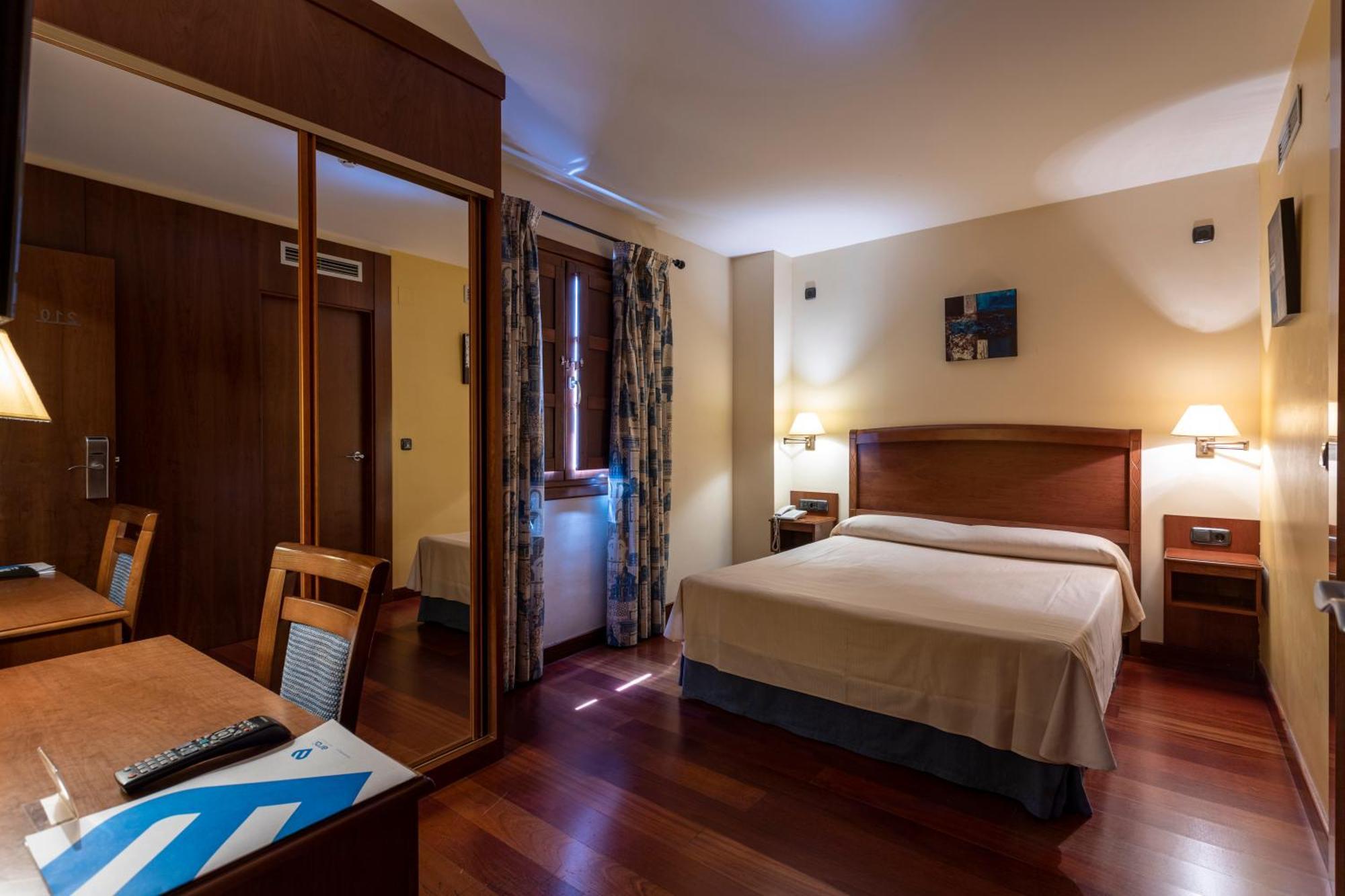 Hotel Aroi Bierzo Plaza Ponferrada Eksteriør bilde