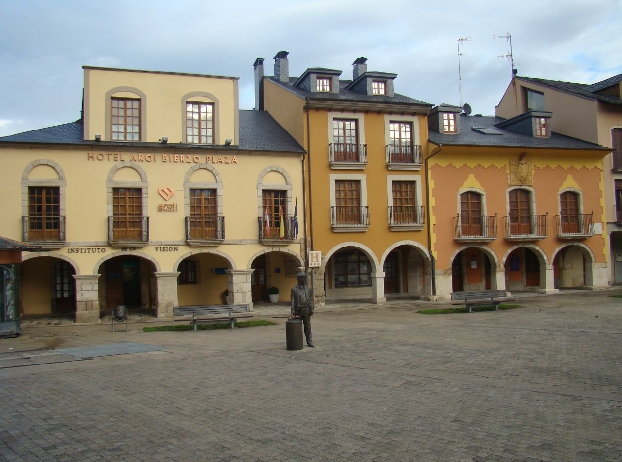 Hotel Aroi Bierzo Plaza Ponferrada Eksteriør bilde